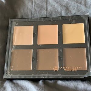Anastasia Beverly Hills “CONTOUR CREAM KIT”